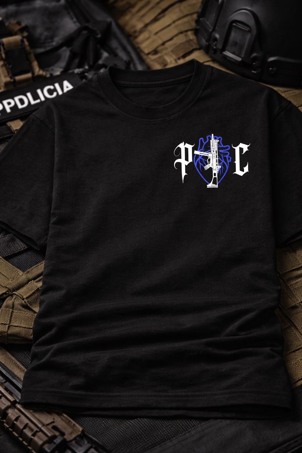 Camiseta Policía de Corazón – FACTA NON VERBA - Edición FUNDADORES 2026